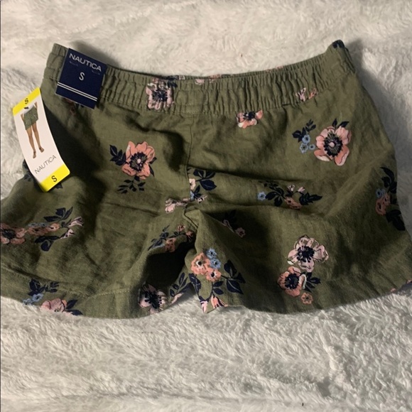 Nautica Green and Pink Cargo Shorts Relaxed Fit - Picture 7 of 7